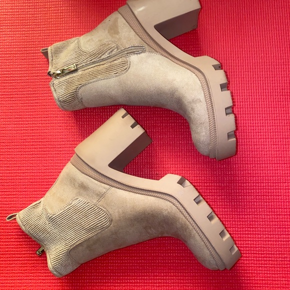 Jennifer Lopez Ankle Heeled Boots - Picture 12 of 16